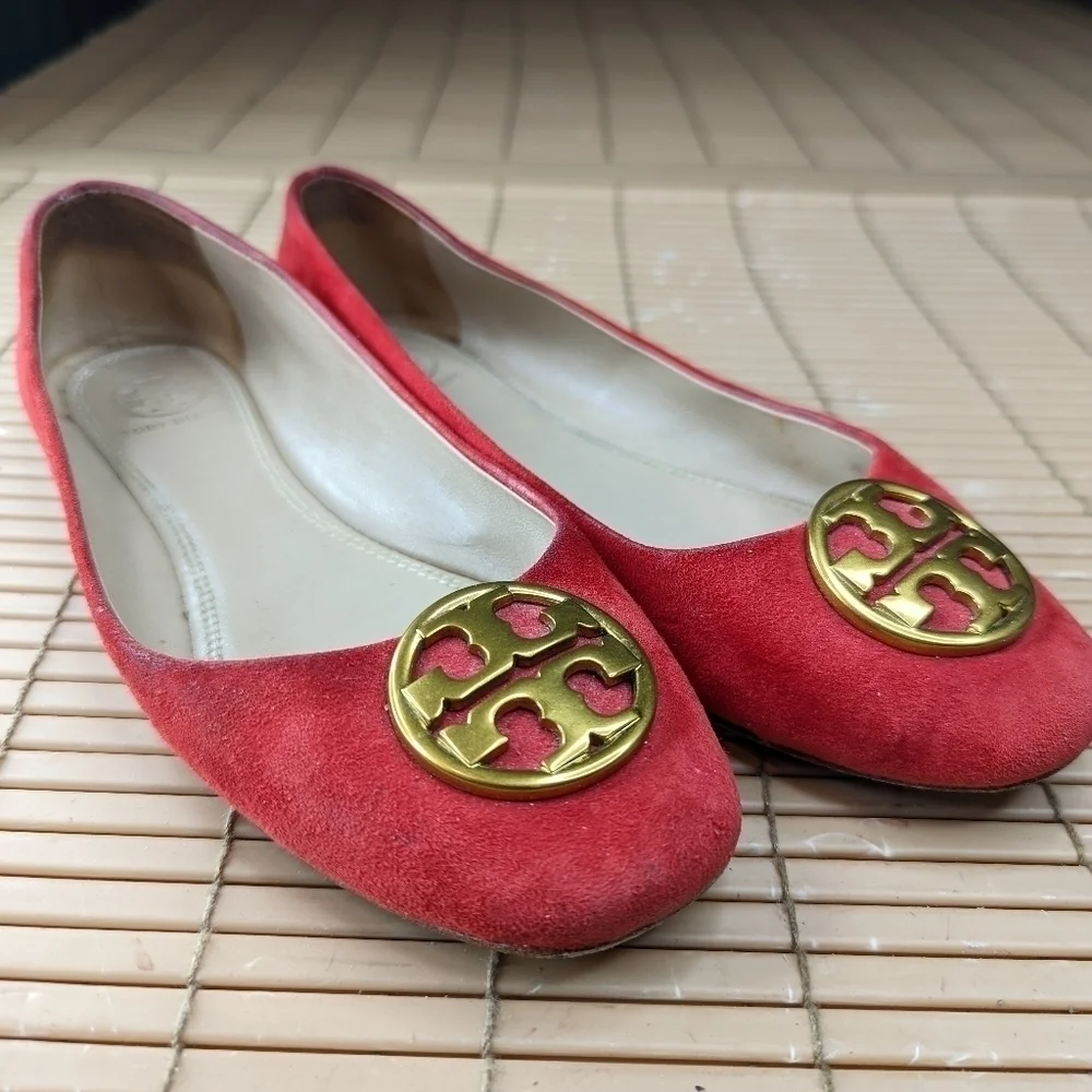 Tory Burch Red Suede Big Gold Metal Logo Accent Ballet Flat Shoe Size 5.5M. 404p